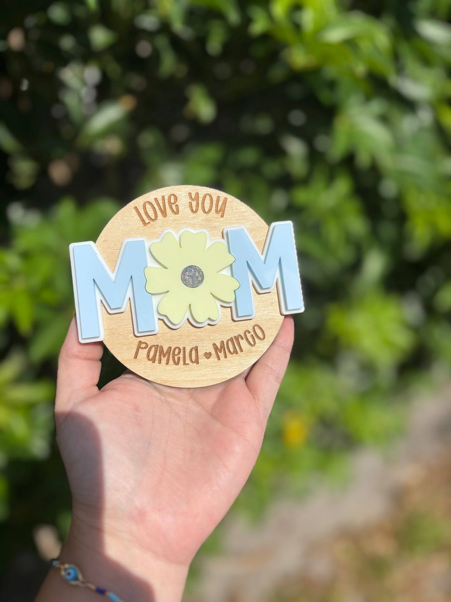 Mom floral magnet