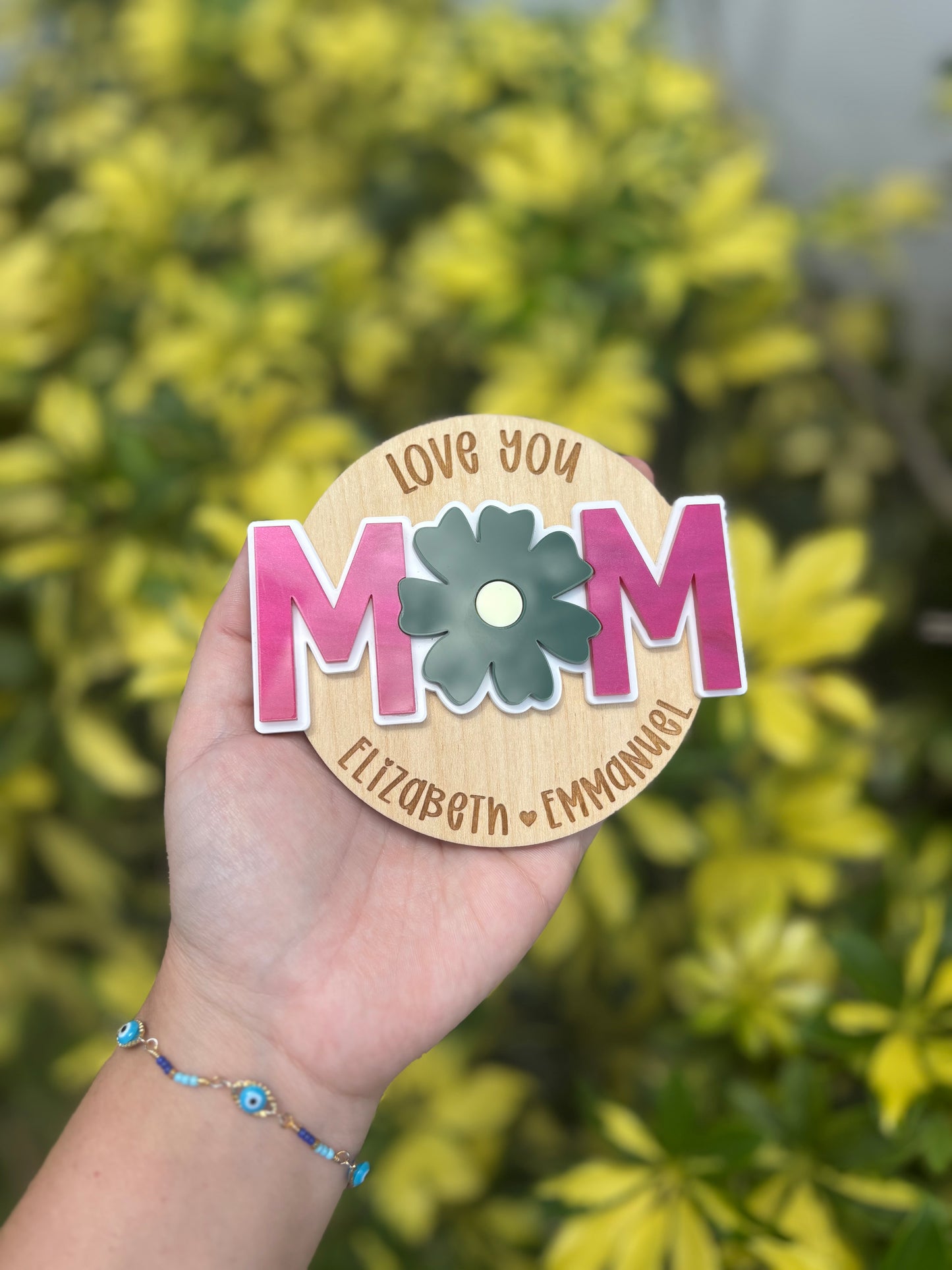 Mom floral magnet