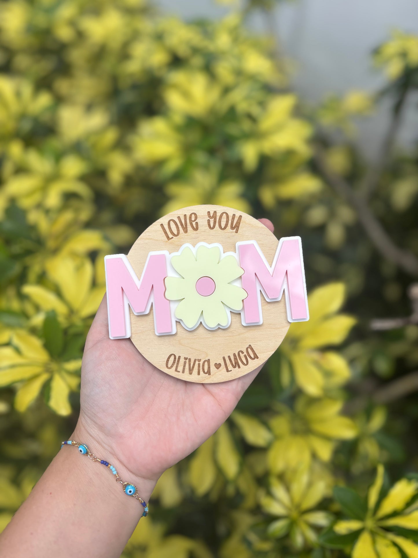 Mom floral magnet