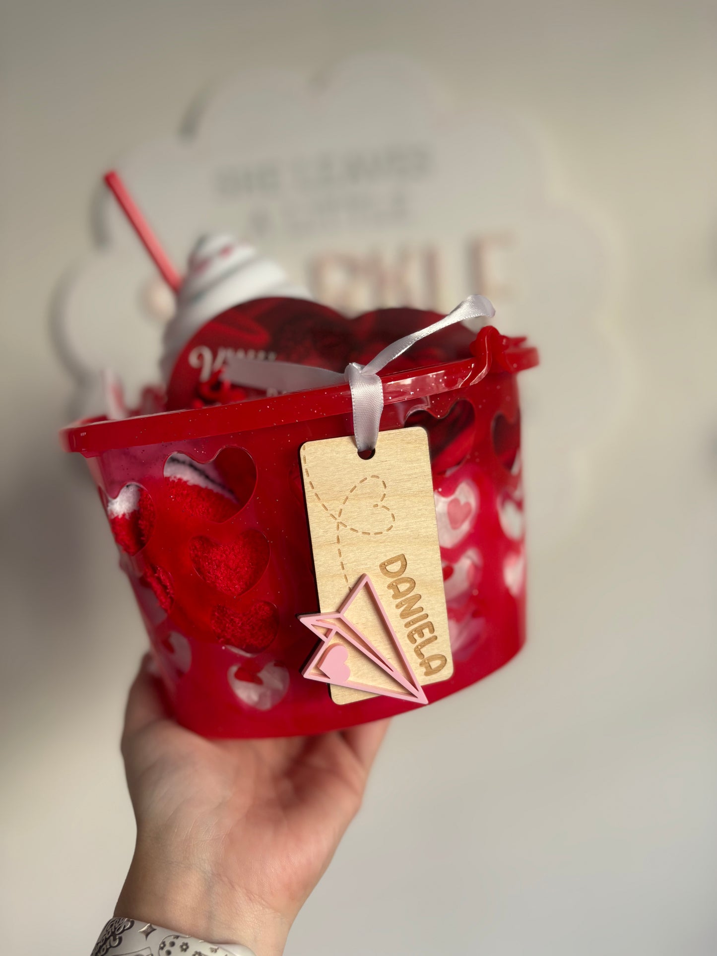 Paperplane valentines basket tag