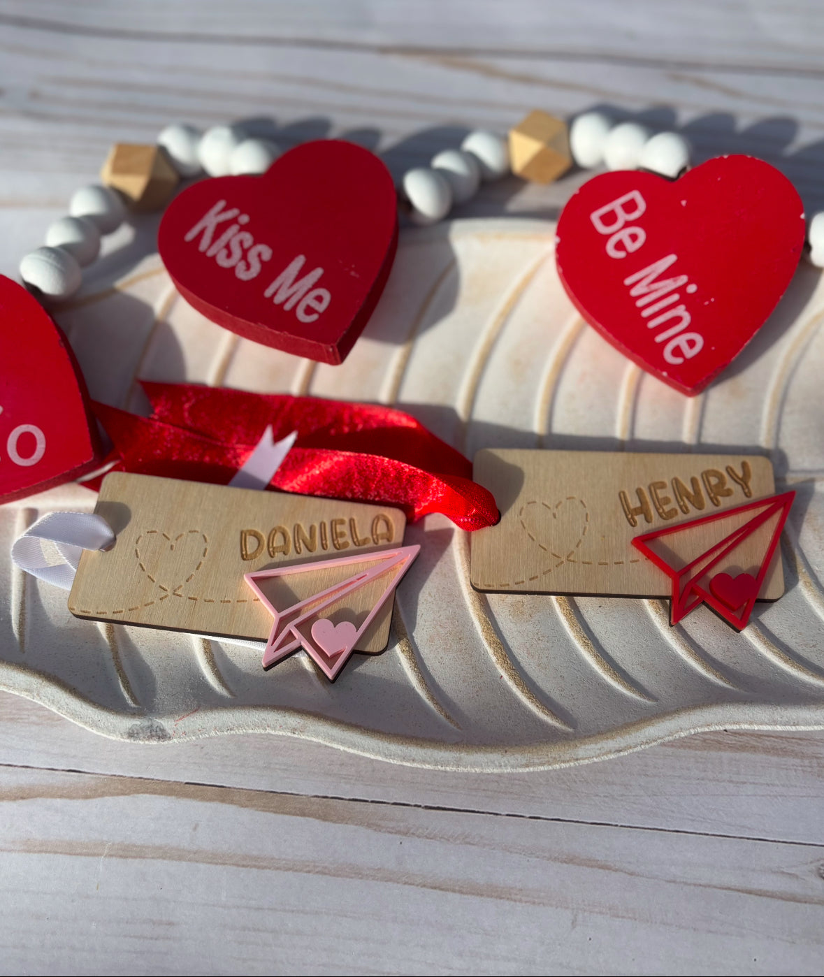 Paperplane valentines basket tag