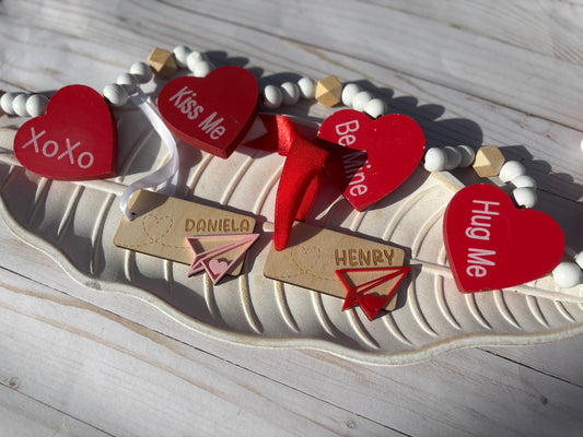 Paperplane valentines basket tag