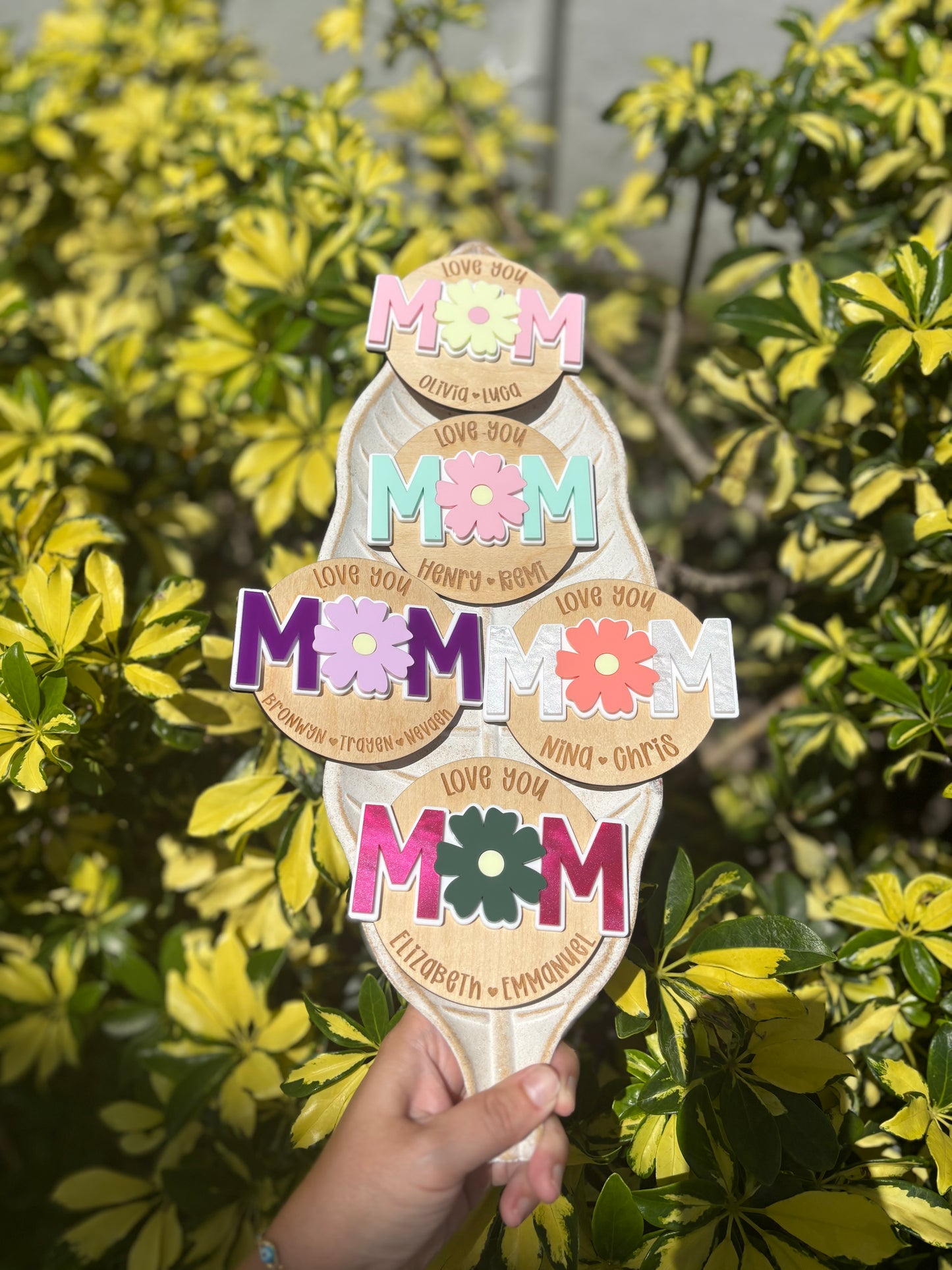 Mom floral magnet