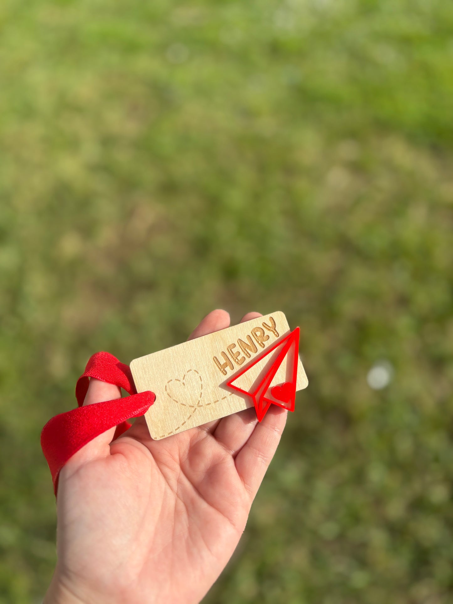 Paperplane valentines basket tag