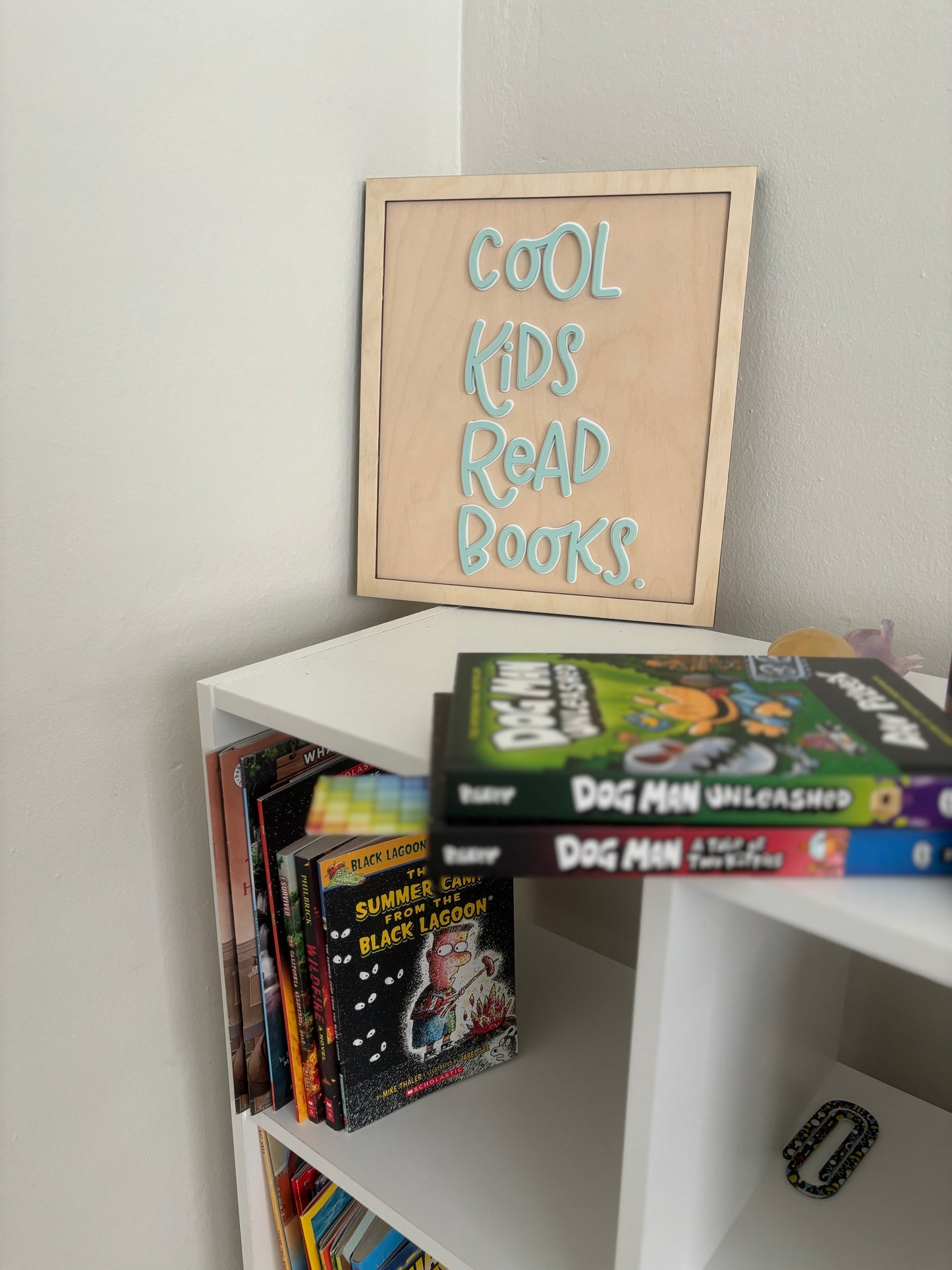 Cool kids read books sign