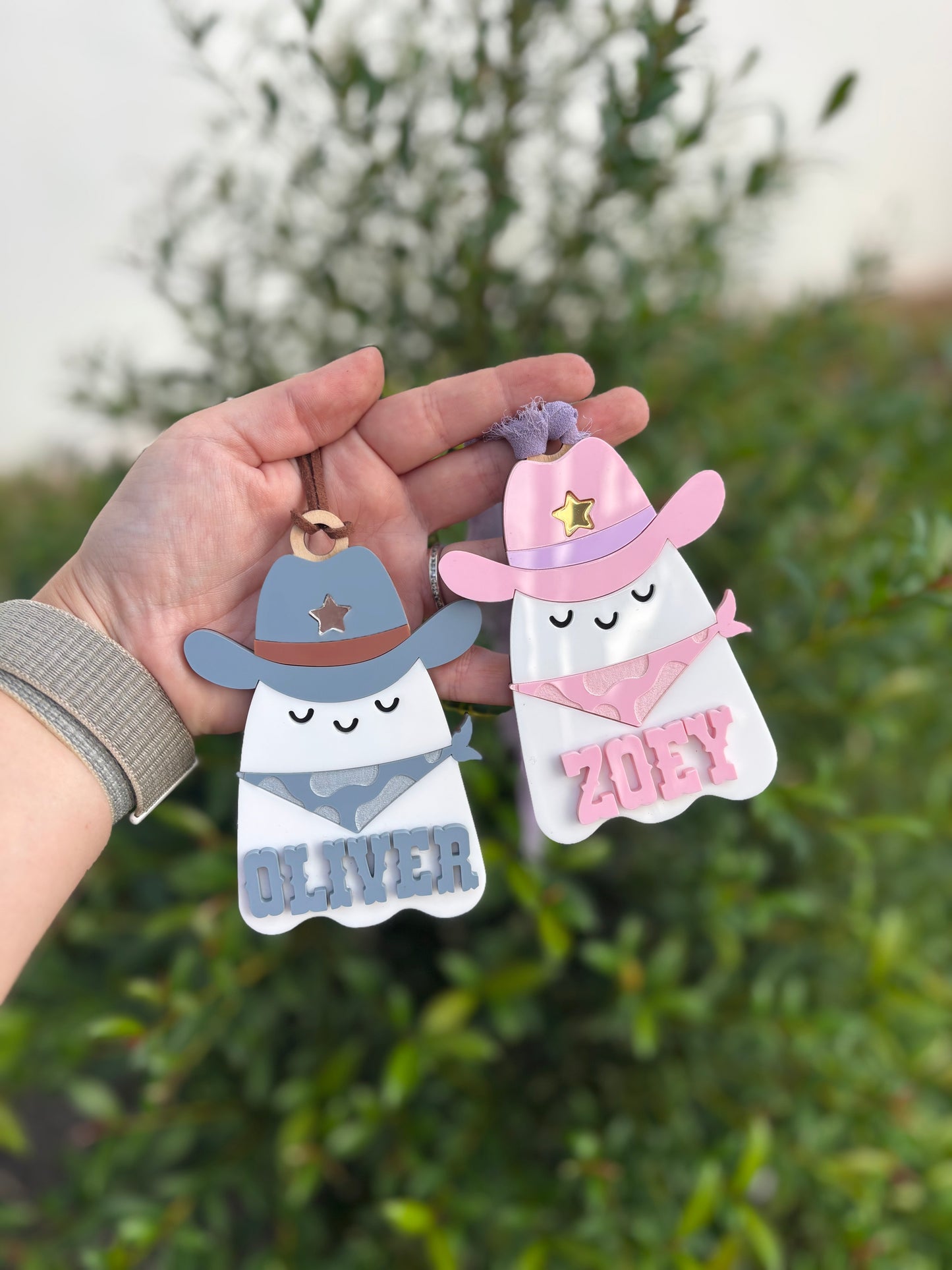 Cowgirl Ghost tag, Cowboy ghost tag