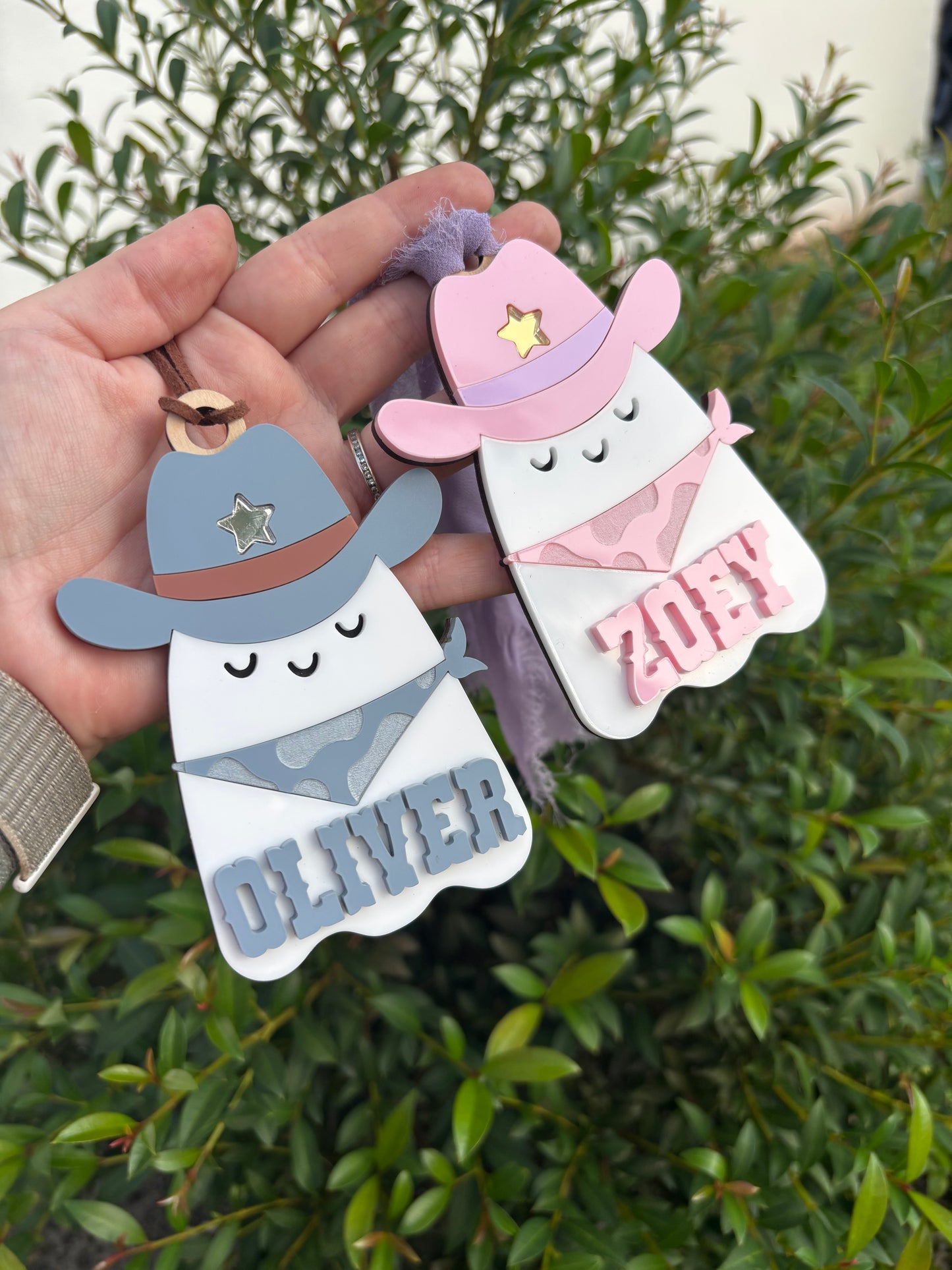 Cowgirl Ghost tag, Cowboy ghost tag