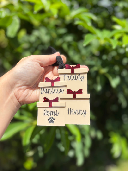 Family present ornament