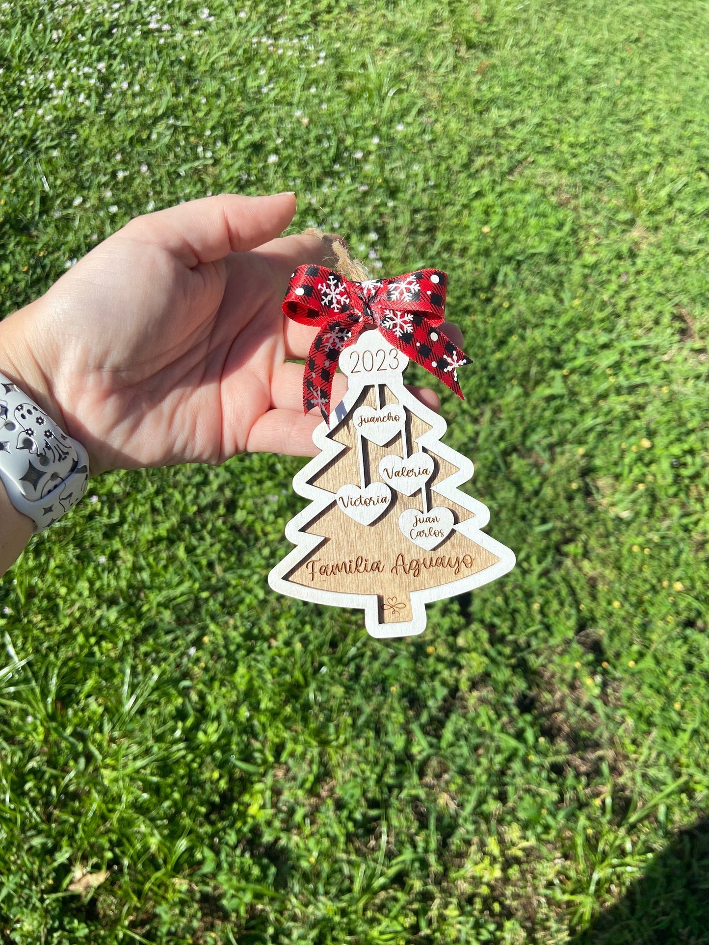 Family ornament, Personalized Tree Ornament, Holiday Wooden Ornament With Names