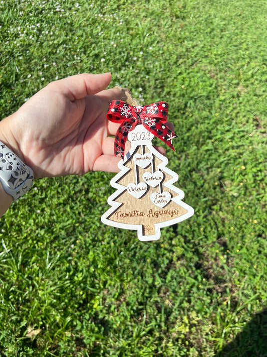 Family ornament, Personalized Tree Ornament, Holiday Wooden Ornament With Names